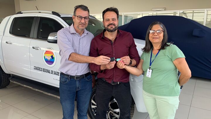 Nelson Paim (esquerda), deputado Delegado Claudinei (centro), e Eulice Idalina (direita)