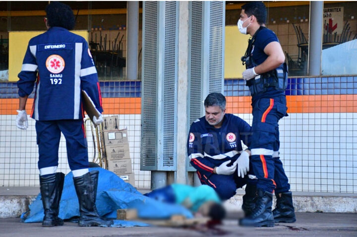 Vítima morreu com tiros na cabeça – Foto: Varlei Cordova/AGORAMT