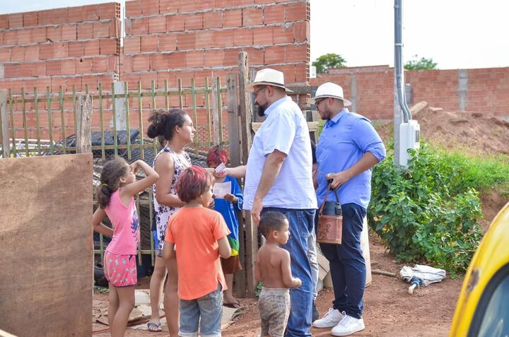 Aqui a moradora do bairro Maria Amélia, Heloísa da Silva Moreira dizendo ao vereador de sua preocupa