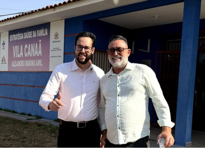  O secretário Mykaell Vitorino e o vereador Kaza Grande em uma das unidades contempladas